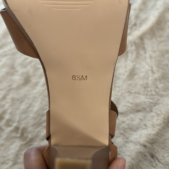Tan heels by the brand Guess. Size 8 1/2. - Picture 3 of 5